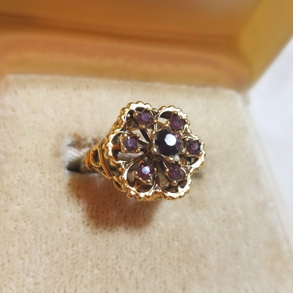 Vintage 18kt HGE yellow gold Purple Crystal Ring - Picture 6 of 10